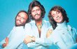 Bee Gees: zleva Maurice, Barry a Robin Gibbové.