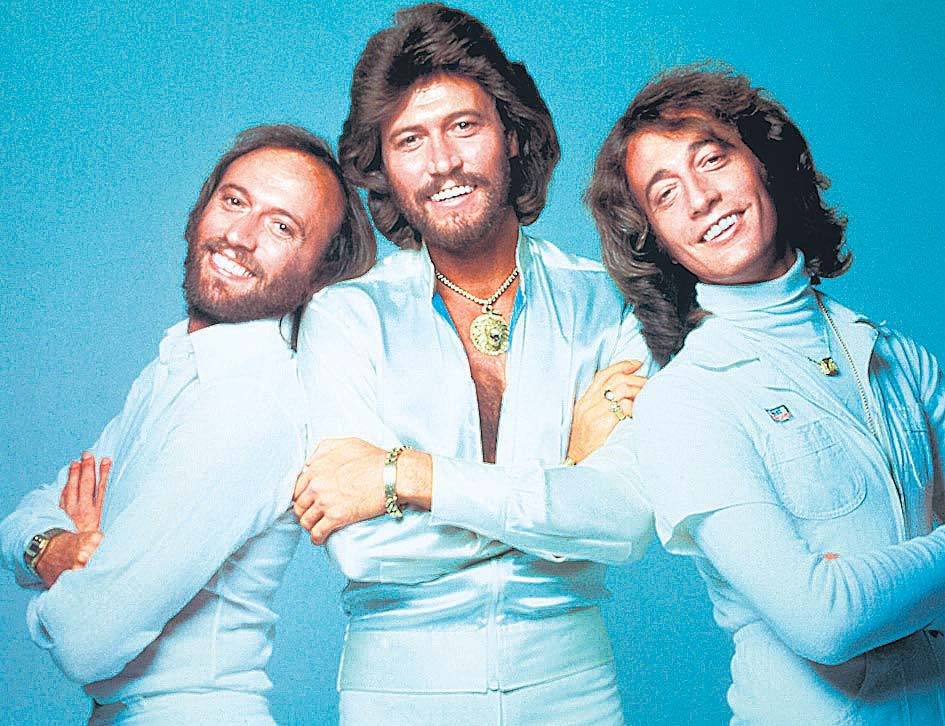 Bee Gees: zleva Maurice, Barry a Robin Gibbové.