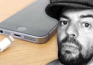 Ronin Lee byl zatčen poté, co si nabíjel iPhone ve vlaku.