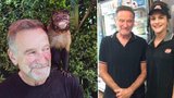 Poslední selfie před smrtí: Na alkoholu závislý Robin Williams (†63) se fotil s prodavačkou i s opicí!