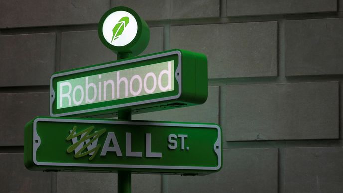 Krvavý pád akcií platformy Robinhood pokračuje.