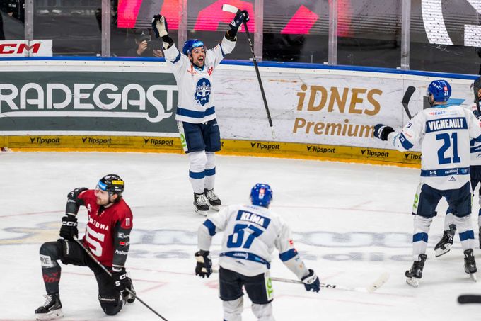 Šok v O2 areně, Kladno otočilo proti Spartě! První výhry berou Vary, Třinec a Kometa Šok v O2 areně, Kladno otočilo proti Spartě! První výhry berou Vary, Třinec a Kometa