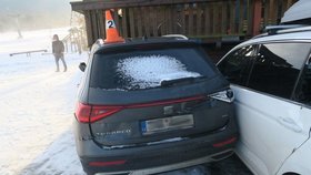 Rolbař (37) na Jesenicku naboural tři auta a penzion: Prý při práci usnul