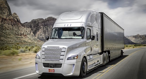První robotický kamion brázdí americké silnice