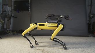 Bostonský robotický pes dospívá. Přenáší věci a sám se dobíjí