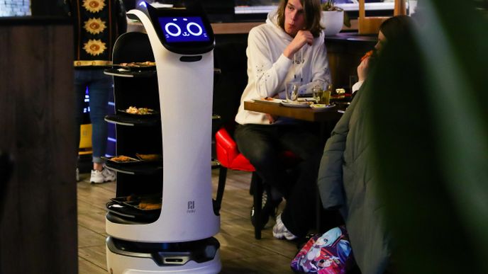 Robotický číšník v belgické restauraci