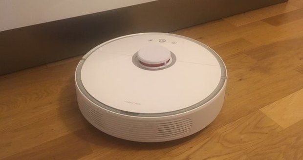 Robotický vysavač Xiaomi Roborock Sweep One S50 se při úklidu mojí domácnosti skvěle osvědčil