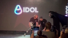 V Moskvě představili prvního AI robota jménem Aidol.