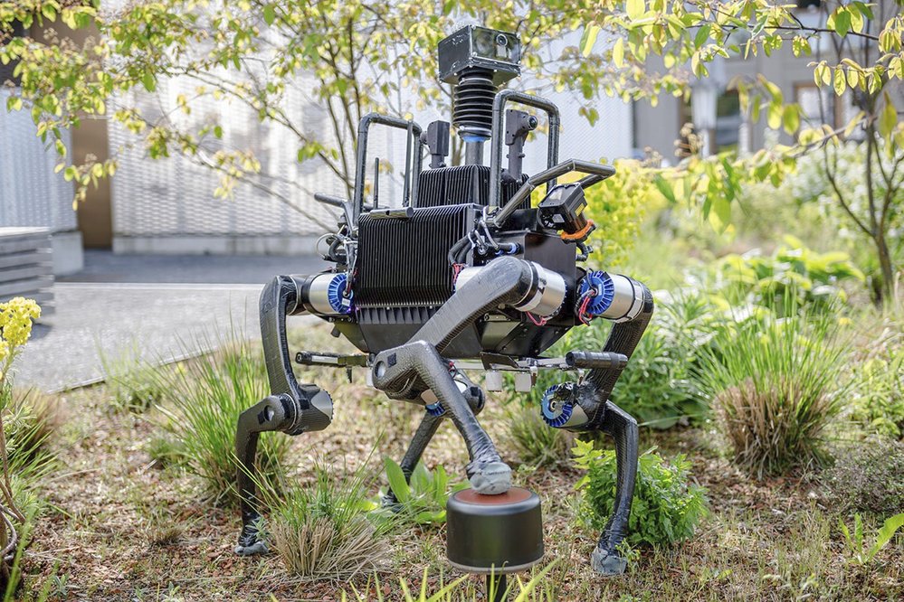 Robot Anymal bude spolu se Spotem od Boston Dynamics prvním volně dostupným robotem svého druhu, u kterého se v budoucnosti očekává především pomoc při krizových situacích u záchranných složek