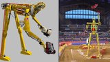 Zábava budoucnosti: 21metrový robot žongluje s auťáky!