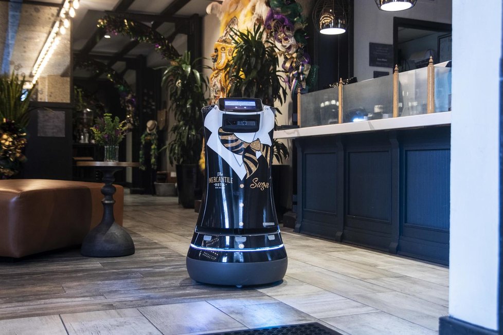 Robot obsluhující v hotelu Mercantile v New Orleans.