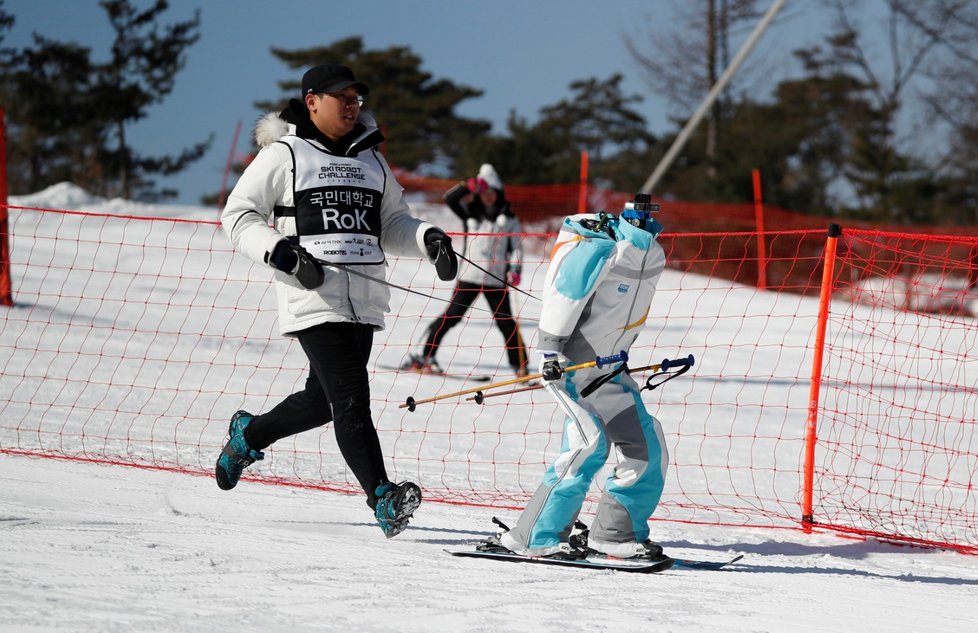 Robot - lyžař na olympiádě v Koreji.