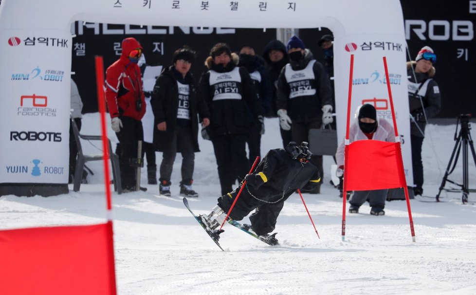 Robot - lyžař na olympiádě v Koreji.