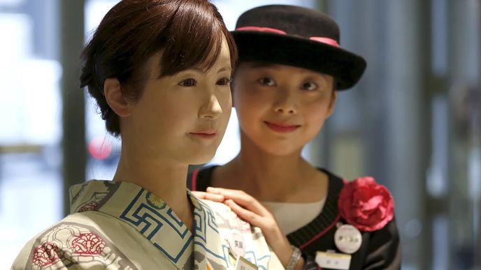 Japonci mají ženu, která radí zákazníkům v obchodě. Nic zvláštního? Je to ale robot