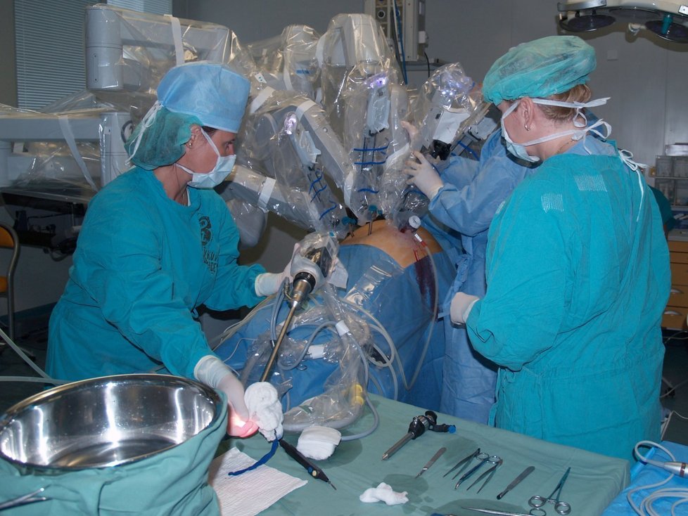 Prvního pacienta odoperovali v Ústí pomocí robotu 19. srpna