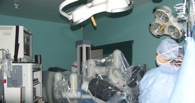 Do Masarykova onkologického ústavu se vrátí robot: Zkušený »chirurg« bude stát 65 milionů 