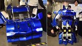Skutečný Transformer: V Japonsku vyrobili robota, který se mění na auto!