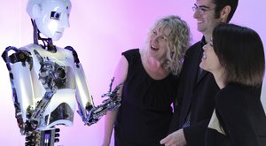 RoboThespian: Přichází doba interaktivních robotů