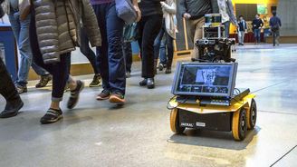 Nový robot z MIT se dokáže pohybovat v davu. Může sloužit jako turistický průvodce