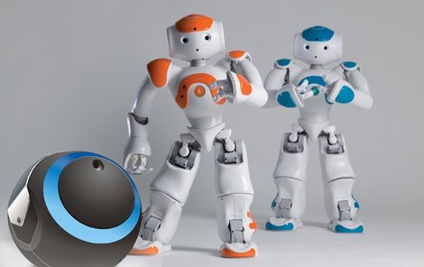 Robot Lexy. Ruští vědci nejsou první, kteří si hrají s umělou inteligencí. V Japonsku zašli ještě o kus dál a roboty, kteří mají ruce i nohy, chtějí nasadit jako pomocníky do bank.