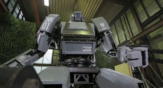Do japonského robota se vleze člověk!