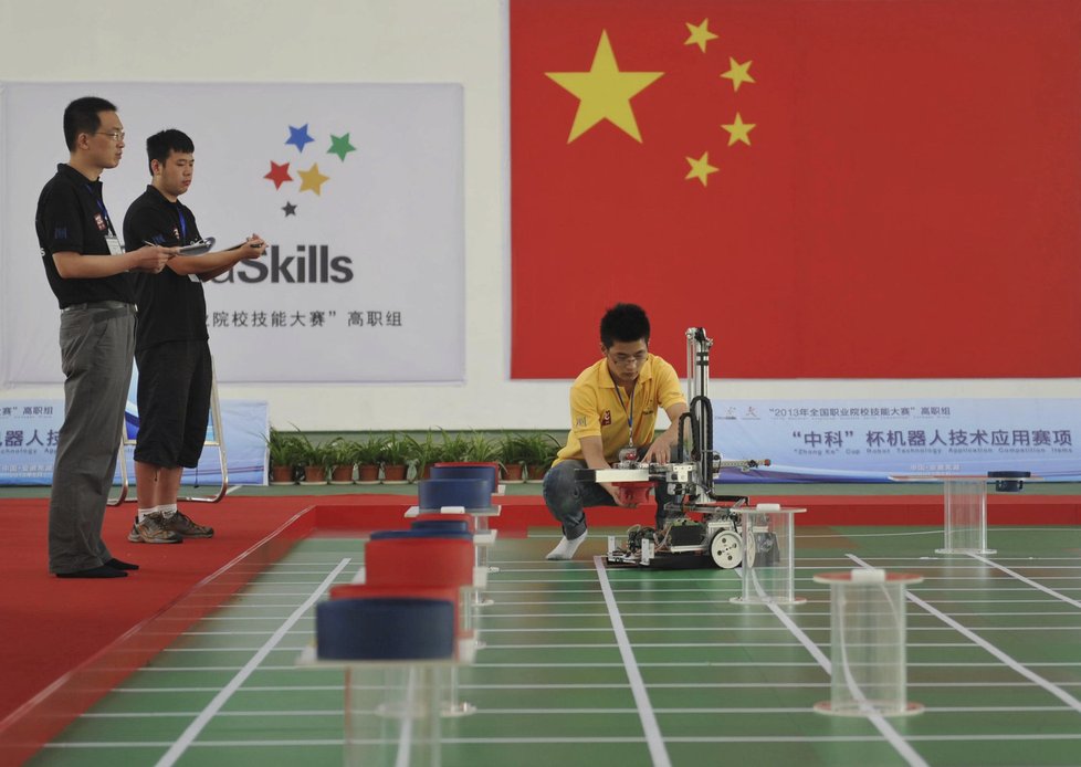 Výrobci robotů mezi sebou i často soutěží. Nejen v Číně.