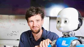 Robot iCub je jako čtyřleté dítě: Výzkumníci z ČVUT ho učí, jak se bezpečněji pohybovat mezi lidmi