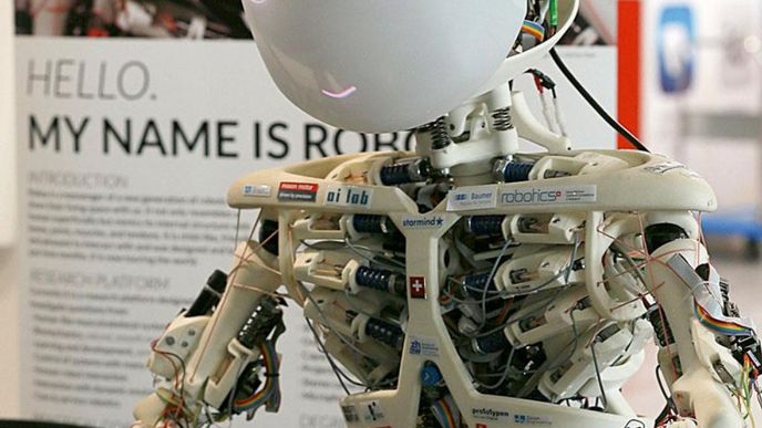 Roboy. Co by to bylo za CeBIT, kdyby na něm chyběl robot. Tohle je Roboy, světově první prototyp  mělého humanoidního tvora.