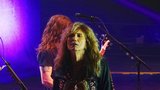 Whitesnake jedou rozlučkové turné. V Praze se poprvé představí s novou baskytaristkou Tanyou