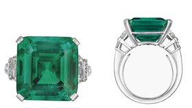 V New Yorku vydražili nejdražší smaragd světa. Na prstenu za 130 milionů