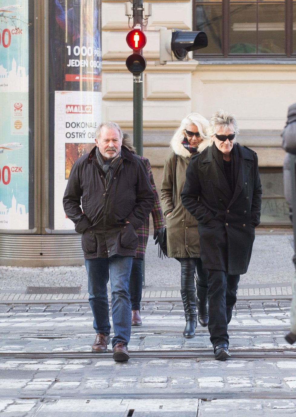 Rod Stewart na procházce Prahou