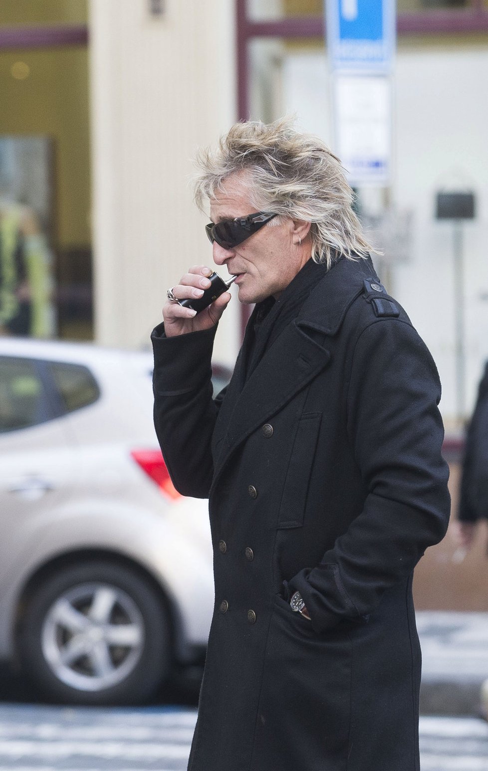 Rod Stewart na procházce Prahou