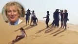 Sir Rod Stewart přestřelil: V poušti "podřezával" jako džihádista John!