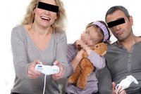 Rodiče byli závislí na videohrách tak moc, že jim sociálka sebrala dítě!