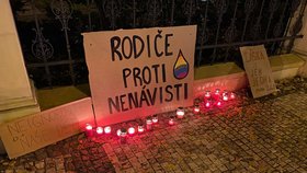 Rodiče proti nenávisti před slovenskou ambasádou