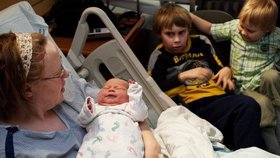 Málá Jade je už třetí dítě narozené Estesovým na 29.února