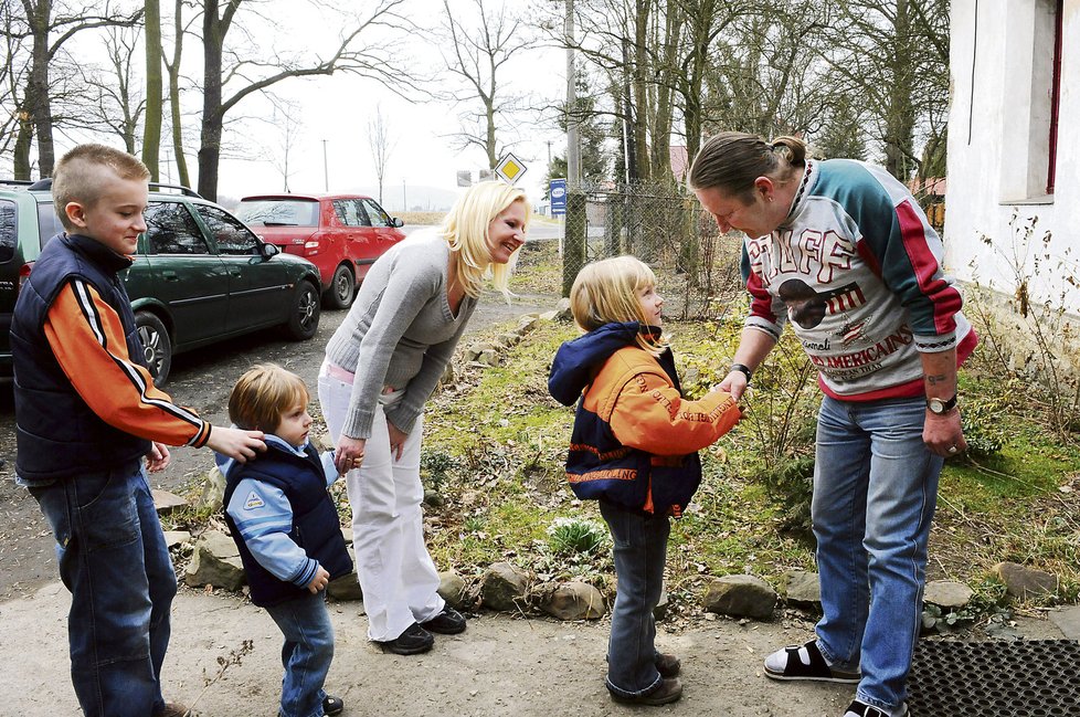 „Tak tohle je váš nový dědeček,“ říká Zlata Nováková svým dětem