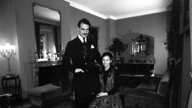 Manželé Schwarzenbergovi na archivním snímku, pořízeném někdy kolem roku 1970