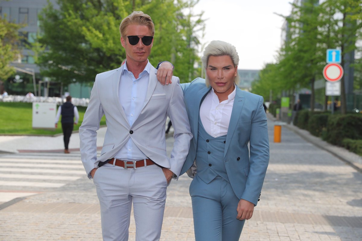 Rodrigo Alves přiletěl do Prahy kvůli vylepšení svého obličeje.