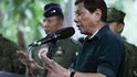 „Když znásilníte tři ženy, vezmu to na sebe,“ vtipkoval filipínský prezident před vojáky