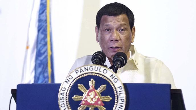 Filipínský prezident Rodrigo Duterte tvrdí, že má velký penis