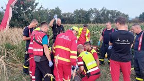 Tragické pády z nebe: Pilot kluzáku zemřel,  rogalistu zbrzdil strom