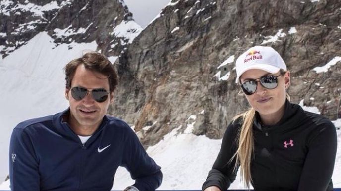 Roger Federer a Lindsay Vonn si zahráli tenis na sněhu.