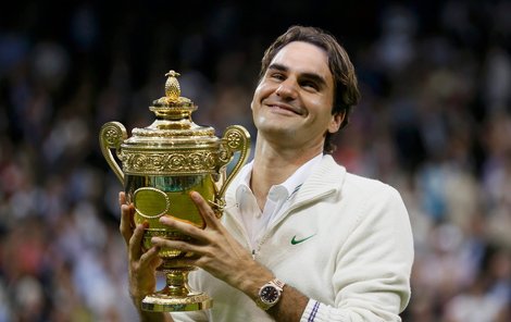 Jako sluníčko na hnoji se usmívá sedminásobný wimbledonský vítěz Federer.