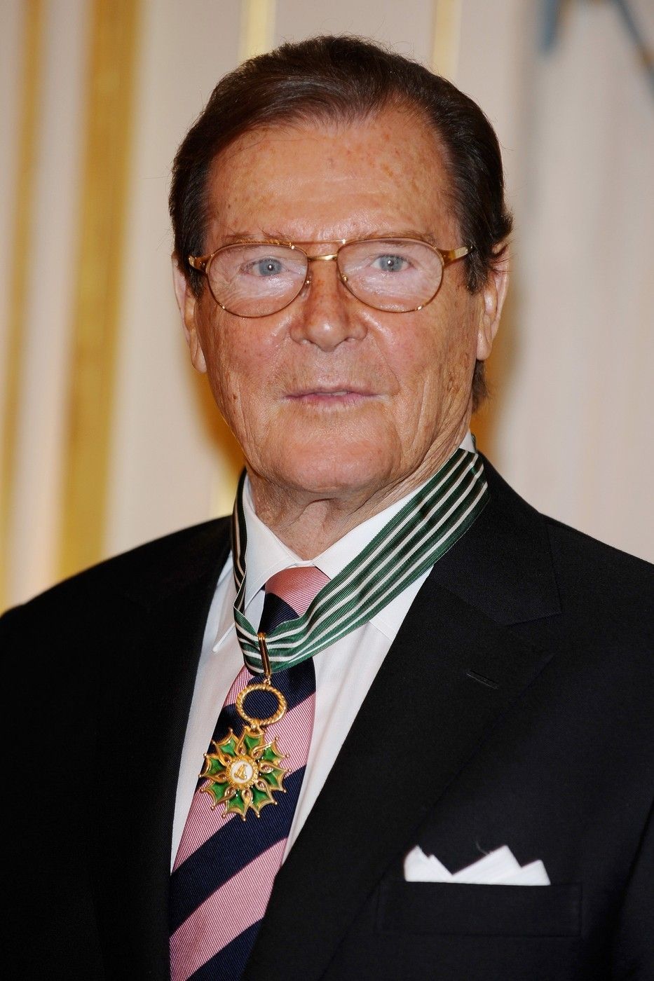 Roger Moore truchlí za mrtvou dceru.