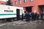 Policie zasahovala ve skladu firmy Rohlík.cz.
