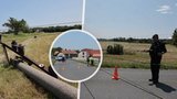 Traktor u Rohozce shodil dráty: Najeli do nich motorkáři, zasahoval vrtulník