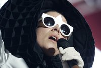 Když je královně hala malá: Róisín Murphy pro velký zájem přesunuta do Karlína