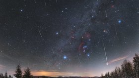 Vrcholí roj Kvadrantidy a Měsíc vzácně zakryje Saturn.