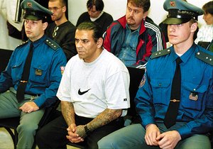 Vrah Stanislav Lacko v březnu 1999 zavraždil nebohou seniorku v Rokycanech.